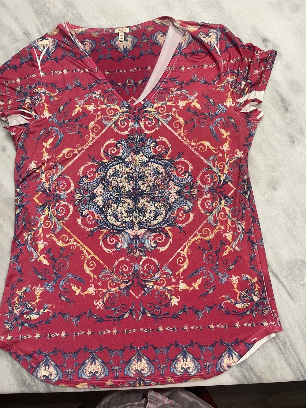 Reba Medallion V-Neck Short Sleeve Top